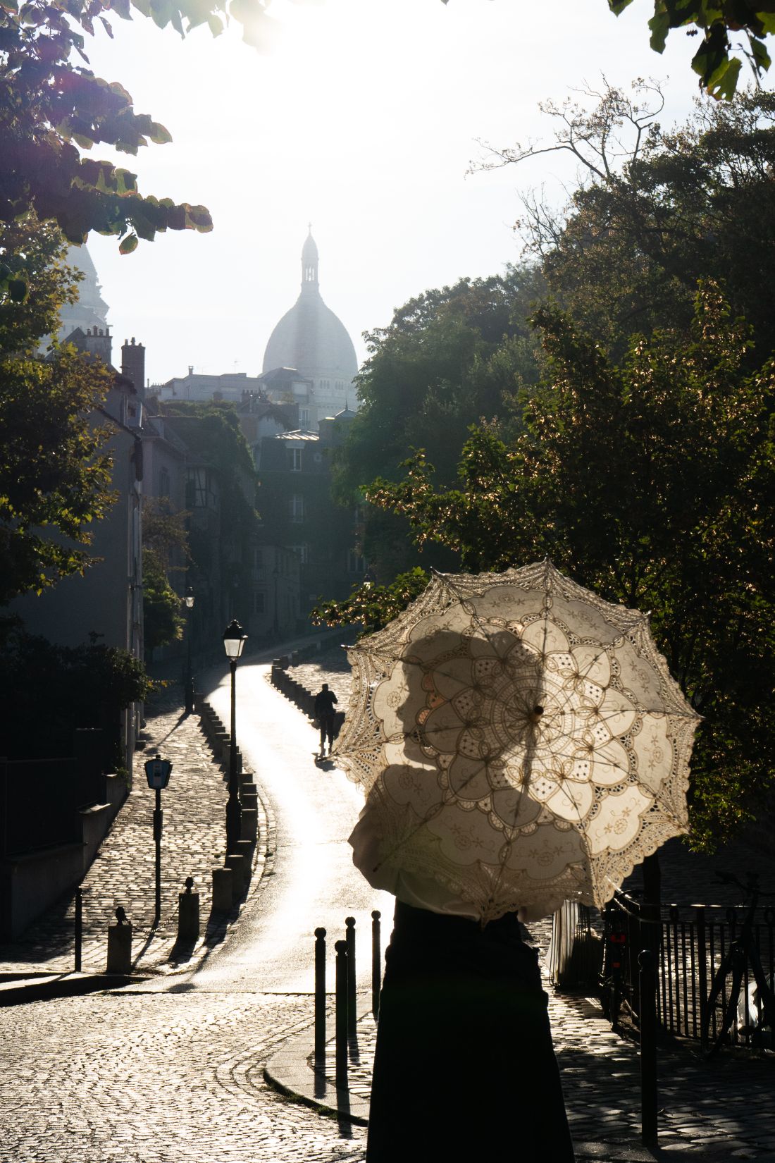 Miss Time Traveler with her lace parasol, walking towards the Sacré-Cœur